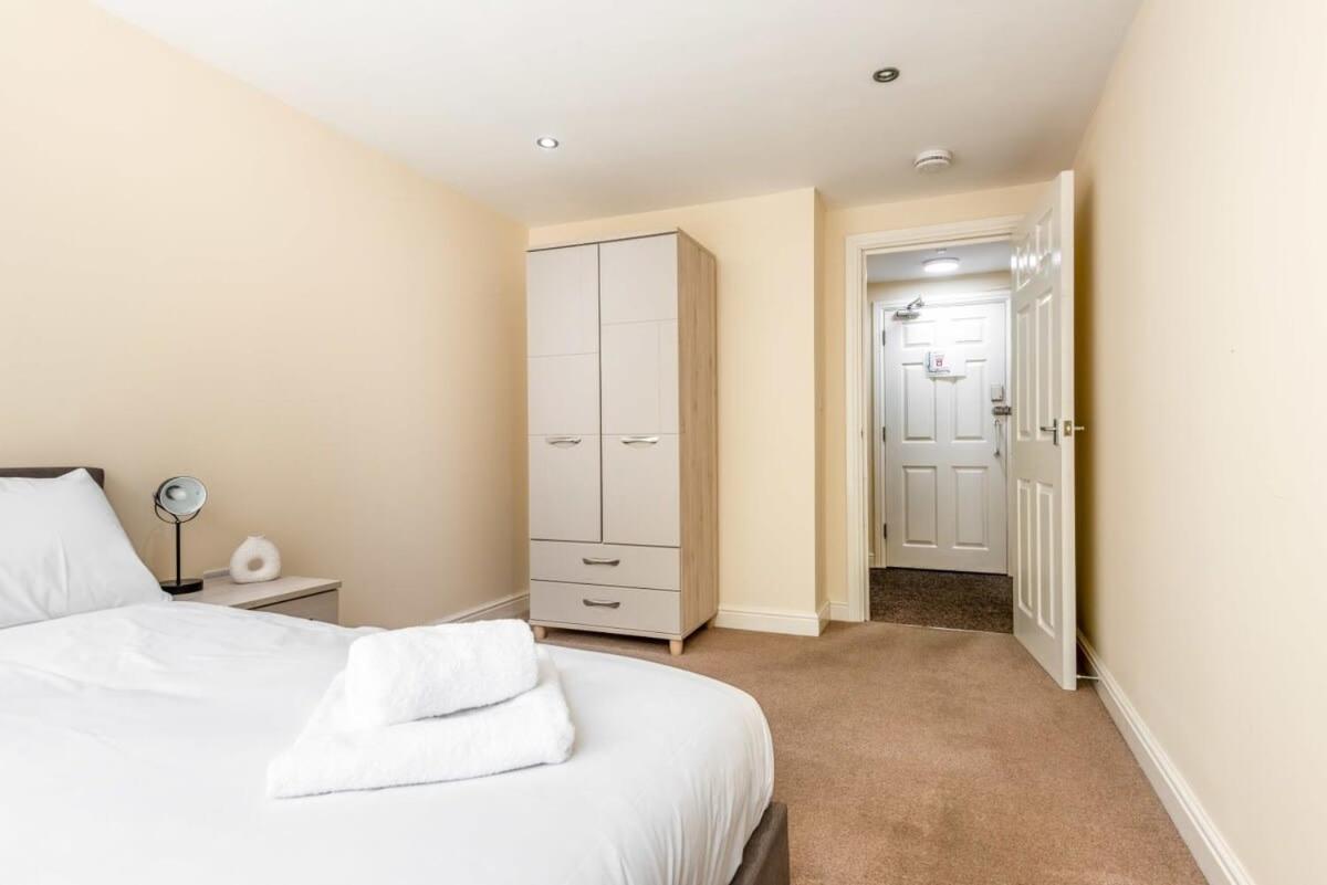 Bright 1 Bedroom Budget Flat In Central 庞特佛雷特 外观 照片