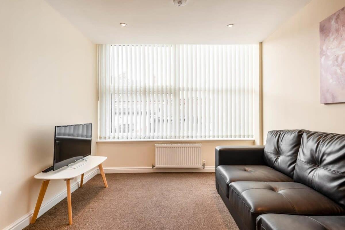 Bright 1 Bedroom Budget Flat In Central 庞特佛雷特 外观 照片