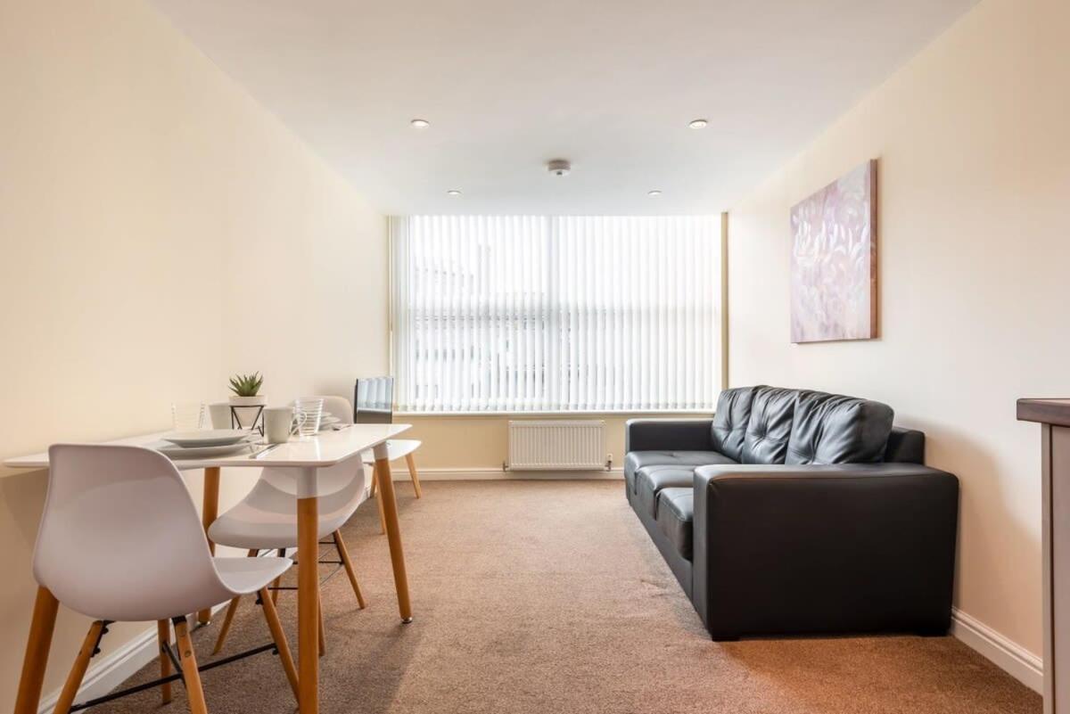 Bright 1 Bedroom Budget Flat In Central 庞特佛雷特 外观 照片