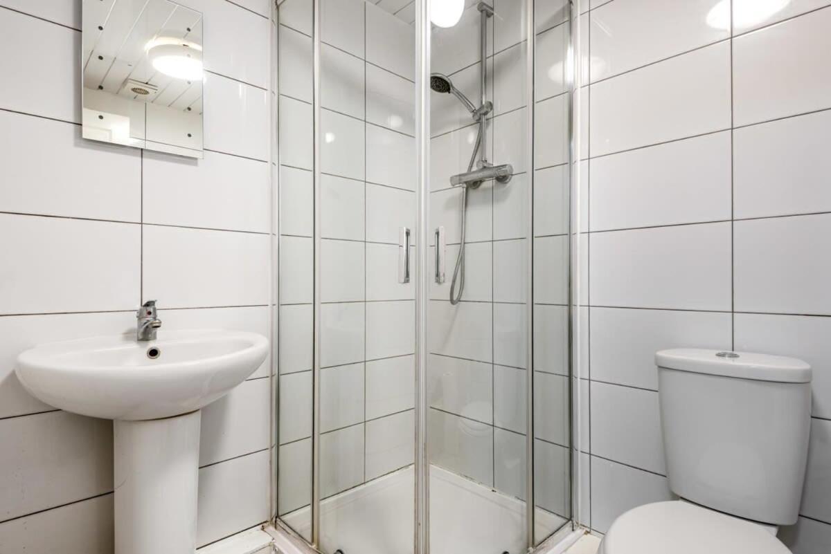 Bright 1 Bedroom Budget Flat In Central 庞特佛雷特 外观 照片