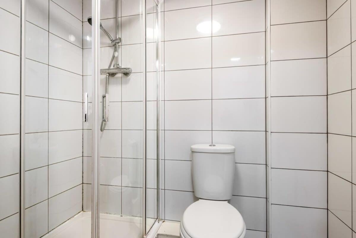 Bright 1 Bedroom Budget Flat In Central 庞特佛雷特 外观 照片