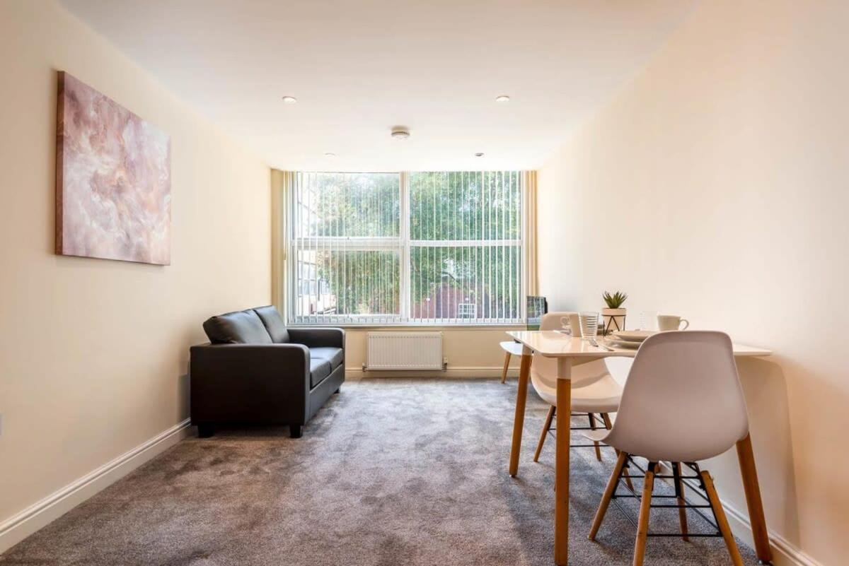 Bright 1 Bedroom Budget Flat In Central 庞特佛雷特 外观 照片