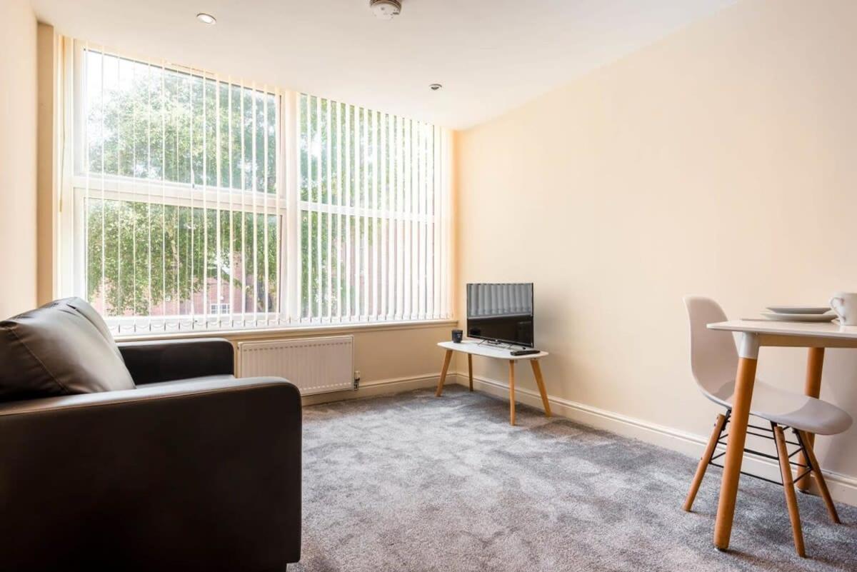 Bright 1 Bedroom Budget Flat In Central 庞特佛雷特 外观 照片